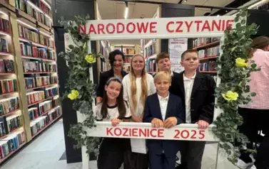 NARODOWE CZYTANIE 2025 W KOZIENICACH &ndash; HOŁD DLA TW&Oacute;RCZOŚCI JANA KOCHANOWSKIEGO 2