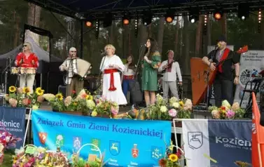 VI PRZEGLĄD K&Oacute;Ł GOSPODYŃ WIEJSKICH ZIEMI KOZIENICKIEJ &ndash; SMAKI ZIEMI KOZIENICKIEJ ORAZ OKRĘGOWY DZIEŃ DZIAŁKOWCA 2
