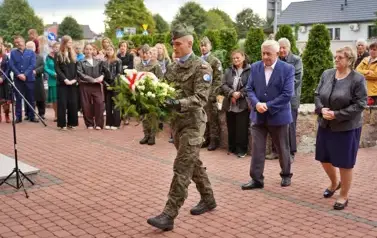 PATRIOTYCZNA NIEDZIELA W GNIEWOSZOWIE &ndash; UROCZYSTOŚCI KU CZCI LOTNIK&Oacute;W 4