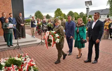 PATRIOTYCZNA NIEDZIELA W GNIEWOSZOWIE &ndash; UROCZYSTOŚCI KU CZCI LOTNIK&Oacute;W 7