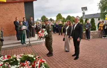 PATRIOTYCZNA NIEDZIELA W GNIEWOSZOWIE &ndash; UROCZYSTOŚCI KU CZCI LOTNIK&Oacute;W 9