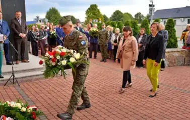 PATRIOTYCZNA NIEDZIELA W GNIEWOSZOWIE &ndash; UROCZYSTOŚCI KU CZCI LOTNIK&Oacute;W 10