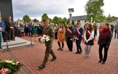 PATRIOTYCZNA NIEDZIELA W GNIEWOSZOWIE &ndash; UROCZYSTOŚCI KU CZCI LOTNIK&Oacute;W 11