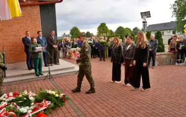 PATRIOTYCZNA NIEDZIELA W GNIEWOSZOWIE &ndash; UROCZYSTOŚCI KU CZCI LOTNIK&Oacute;W 12