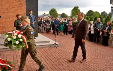 PATRIOTYCZNA NIEDZIELA W GNIEWOSZOWIE &ndash; UROCZYSTOŚCI KU CZCI LOTNIK&Oacute;W 17