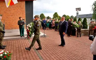 PATRIOTYCZNA NIEDZIELA W GNIEWOSZOWIE &ndash; UROCZYSTOŚCI KU CZCI LOTNIK&Oacute;W 18