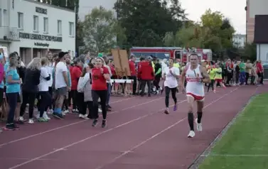 PONAD 700 KILOMETR&Oacute;W DLA DZIECI I MŁODZIEŻY - BIEG CHARYTATYWNY W KOZIENICACH 16
