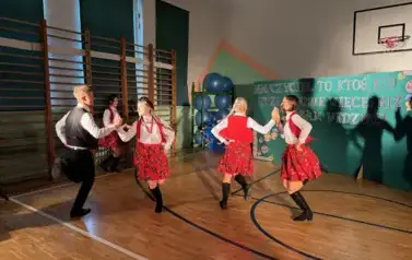 &bdquo;NAUCZYCIEL TO KTOŚ, KTO WIDZI W TOBIE WIĘCEJ, NIŻ TY SAM WIDZISZ!&rdquo; - ZIELONE LO ŚWIĘTUJE DZIEŃ EDUKACJI NARODOWEJ 2