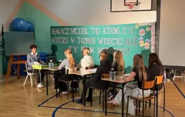 &bdquo;NAUCZYCIEL TO KTOŚ, KTO WIDZI W TOBIE WIĘCEJ, NIŻ TY SAM WIDZISZ!&rdquo; - ZIELONE LO ŚWIĘTUJE DZIEŃ EDUKACJI NARODOWEJ 4