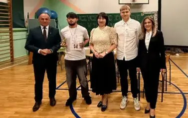 &bdquo;NAUCZYCIEL TO KTOŚ, KTO WIDZI W TOBIE WIĘCEJ, NIŻ TY SAM WIDZISZ!&rdquo; - ZIELONE LO ŚWIĘTUJE DZIEŃ EDUKACJI NARODOWEJ 7