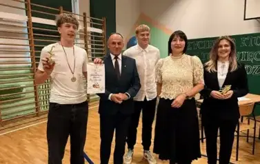 &bdquo;NAUCZYCIEL TO KTOŚ, KTO WIDZI W TOBIE WIĘCEJ, NIŻ TY SAM WIDZISZ!&rdquo; - ZIELONE LO ŚWIĘTUJE DZIEŃ EDUKACJI NARODOWEJ 8
