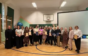 &bdquo;NAUCZYCIEL TO KTOŚ, KTO WIDZI W TOBIE WIĘCEJ, NIŻ TY SAM WIDZISZ!&rdquo; - ZIELONE LO ŚWIĘTUJE DZIEŃ EDUKACJI NARODOWEJ 12