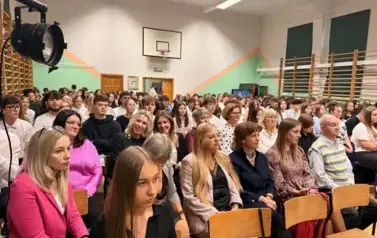 &bdquo;NAUCZYCIEL TO KTOŚ, KTO WIDZI W TOBIE WIĘCEJ, NIŻ TY SAM WIDZISZ!&rdquo; - ZIELONE LO ŚWIĘTUJE DZIEŃ EDUKACJI NARODOWEJ 15