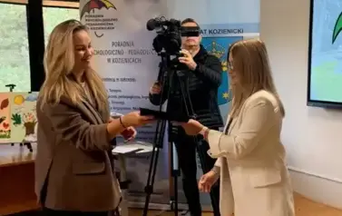 &bdquo;KRAINA 5 ZMYSŁ&Oacute;W&rdquo; JUŻ OTWARTA! NOWY OGR&Oacute;D SENSORYCZNY I ŚWIĘTO EDUKACJI W PORADNI 4