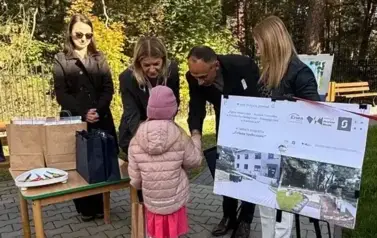 &bdquo;KRAINA 5 ZMYSŁ&Oacute;W&rdquo; JUŻ OTWARTA! NOWY OGR&Oacute;D SENSORYCZNY I ŚWIĘTO EDUKACJI W PORADNI 17