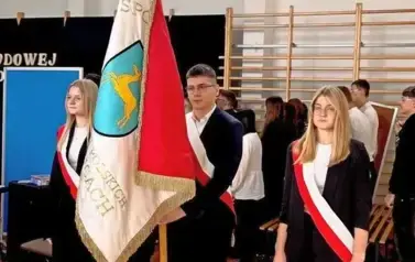 DLA TYCH, KT&Oacute;RZY KSZTAŁTUJĄ POKOLENIA... 13