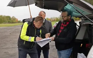 NOWY CHODNIK W BRZ&Oacute;ZIE ODDANY DO UŻYTKU 3