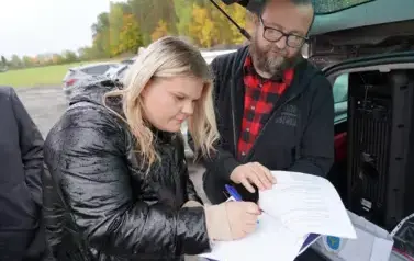 NOWY CHODNIK W BRZ&Oacute;ZIE ODDANY DO UŻYTKU 4