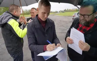 NOWY CHODNIK W BRZ&Oacute;ZIE ODDANY DO UŻYTKU 5