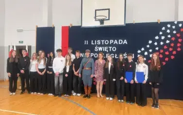 W HOŁDZIE LEGIONOM POLSKIM - SZKOLNE OBCHODY DNIA PATRONA 1