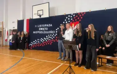 W HOŁDZIE LEGIONOM POLSKIM - SZKOLNE OBCHODY DNIA PATRONA 2