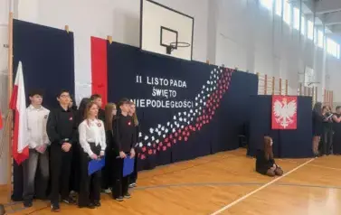 W HOŁDZIE LEGIONOM POLSKIM - SZKOLNE OBCHODY DNIA PATRONA 6