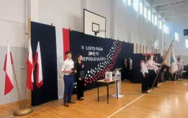 W HOŁDZIE LEGIONOM POLSKIM - SZKOLNE OBCHODY DNIA PATRONA 13