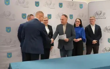 PODPISANO UMOWĘ NA TERMOMODERNIZACJĘ ZESPOŁU SZK&Oacute;Ł NR 1 IM. LEGION&Oacute;W POLSKICH W KOZIENICACH  1