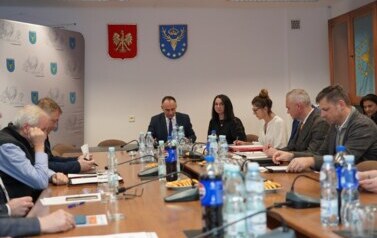 2026.01.13 - NOWA POWIATOWA RADA RYNKU PRACY JUŻ DZIAŁA. INAUGURACYJNE SPOTKANIE W STAROSTWIE POWIATOWYM W KOZIENICACH 15