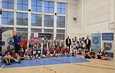 09.03.2026 - MŁODE SIATKARSKIE TALENTY W AKCJI - PEŁEN SPORTOWYCH EMOCJI TURNIEJ CZW&Oacute;REK W PSP NR 3 6