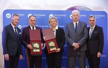 24.03.2026 - STAROSTA KRZYSZTOF WOLSKI Z LAUREM SAMORZĄDU REGIONU RADOMSKIEGO 1