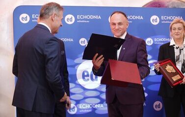 24.03.2026 - STAROSTA KRZYSZTOF WOLSKI Z LAUREM SAMORZĄDU REGIONU RADOMSKIEGO 2