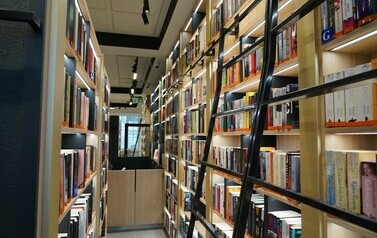 OTWARCIE ZREWITALIZOWANEJ BIBLIOTEKI PUBLICZNEJ GMINY KOZIENICE 1