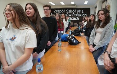 15.04.2026 - UCZNIOWIE Z WŁOCH Z WIZYTĄ W POWIECIE KOZIENICKIM 13