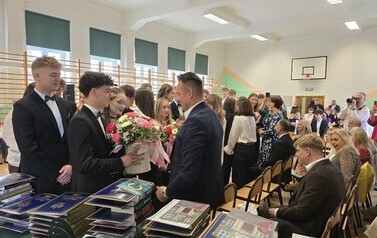 27.04.2026 - CZAS POŻEGNAŃ I NOWYCH WYZWAŃ - MATURZYŚCI KOŃCZĄ ROK SZKOLNY 4