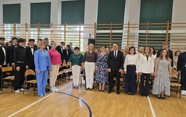 27.04.2026 - CZAS POŻEGNAŃ I NOWYCH WYZWAŃ - MATURZYŚCI KOŃCZĄ ROK SZKOLNY 14