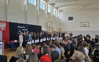 27.04.2026 - CZAS POŻEGNAŃ I NOWYCH WYZWAŃ - MATURZYŚCI KOŃCZĄ ROK SZKOLNY 18