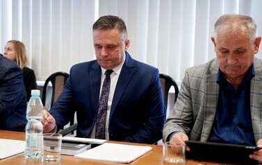 RAFAŁ IWAŃCZYK NOWYM RADNYM RADY POWIATU KOZIENICKIEGO. ZARZĄD POWIATU KOZIENICKIEGO Z WOTUM ZAUFANIA I ABSOLUTORIUM ZA 2025 ROK 5