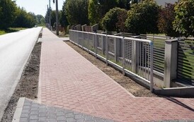 16.09.2026 - NOWE CHODNIKI W GNIEWOSZOWIE I ZAJEZIERZU. KOLEJNE INWESTYCJE POWIATU ZREALIZOWANE 11