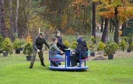 27.10.2026 - &bdquo;KOLOROWY ŚWIAT ZABAWY&rdquo; PODSUMOWANIE PROJEKTU I OTWARCIE NOWEGO PLACU ZABAW W SOSW W KOZIENICACH 16