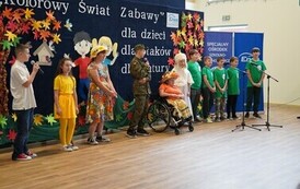 27.10.2026 - &bdquo;KOLOROWY ŚWIAT ZABAWY&rdquo; PODSUMOWANIE PROJEKTU I OTWARCIE NOWEGO PLACU ZABAW W SOSW W KOZIENICACH 30