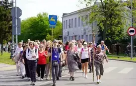 KOZIENICKA &bdquo;OSIEMNASTKA&rdquo; WYRUSZYŁA NA PIELGRZYMI SZLAK 3
