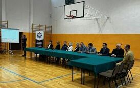 Przedstawiciele Samorząd&oacute;w, służb i instytucji z powiatu kozienickiego w czasie prezentacji