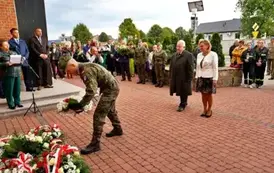 PATRIOTYCZNA NIEDZIELA W GNIEWOSZOWIE &ndash; UROCZYSTOŚCI KU CZCI LOTNIK&Oacute;W 8