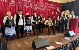 IV WERNISAŻ KREATYWNOŚCI SENIOR&Oacute;W I PRZYJACI&Oacute;Ł 11