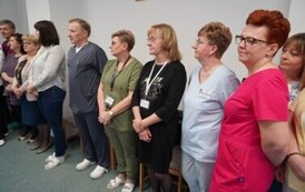 2025.12.22 - ŚWIĄTECZNE ŻYCZENIA W SZPITALU POWIATOWYM W KOZIENICACH 1