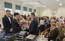 27.04.2026 - CZAS POŻEGNAŃ I NOWYCH WYZWAŃ - MATURZYŚCI KOŃCZĄ ROK SZKOLNY 4