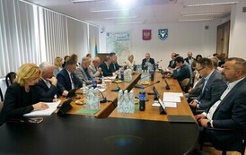 RAFAŁ IWAŃCZYK NOWYM RADNYM RADY POWIATU KOZIENICKIEGO. ZARZĄD POWIATU KOZIENICKIEGO Z WOTUM ZAUFANIA I ABSOLUTORIUM ZA 2025 ROK 4