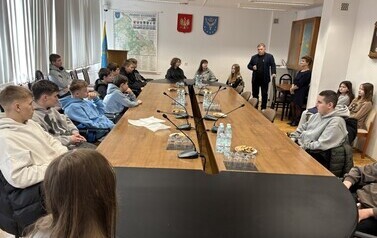 02.03.2026 - WIZYTA UCZNI&Oacute;W W STAROSTWIE POWIATOWYM W KOZIENICACH 6