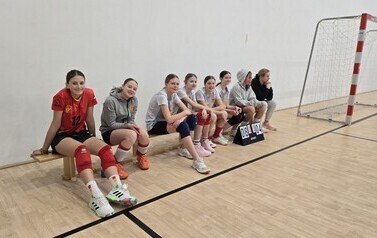 09.03.2026 - MŁODE SIATKARSKIE TALENTY W AKCJI - PEŁEN SPORTOWYCH EMOCJI TURNIEJ CZW&Oacute;REK W PSP NR 3 33